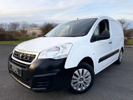 🥇FAIBLE KM🥇 Peugeot Partner 1.6l hdi 100 Premium 3PLACES/1°MAIN/TEL/REGUL/RADAR/PLD/CLIM/TVA RECUP 9992 HT