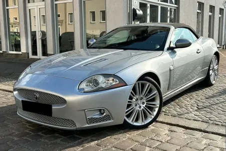 Jaguar XKR Cabriolet 4.2 V8 Kompressor 416ch – Bi-Xénon – Cuir – GPS – Full