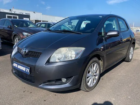 Toyota auris d-4d 126 ch linea luna