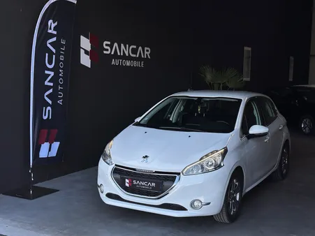 Peugeot 208 1.6 e-HDi / 115 cv / Bluetooth / Navigation / Régulateur