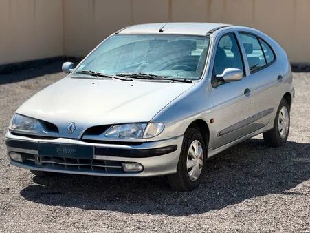 Renault Megane 1,6i 90cv