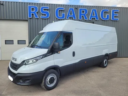 IVECO DAILY 35S18 HA8 V16 FOURGON PACK EVOLUTION 03 PLACES NEUF avec ATTELAGE + MOTEUR 3 LITRES + BOITE AUTOMATIQUE 8 RAPPORTS + PROJECTEURS FULL LED / SANS CONTRAINTE GSR2 ( Prix de Vente 42 990 HT )