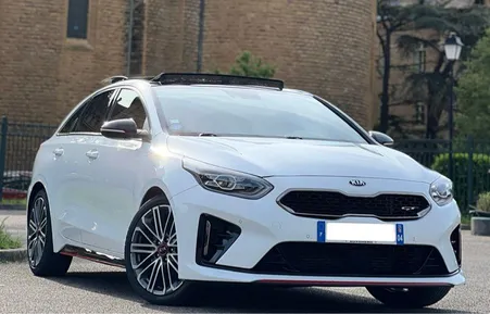 Kia ProCeed 1.6 T-GDi ISG GT DCT7 204 ch break, blanc nacré