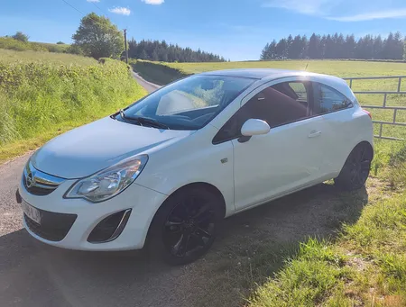 Opel corsa d 1.4 - 100 ch twinport color edition