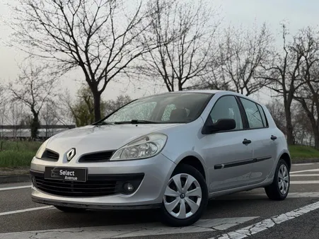 Renault Clio lll 5 Portes 1.4 i 16V 98cv