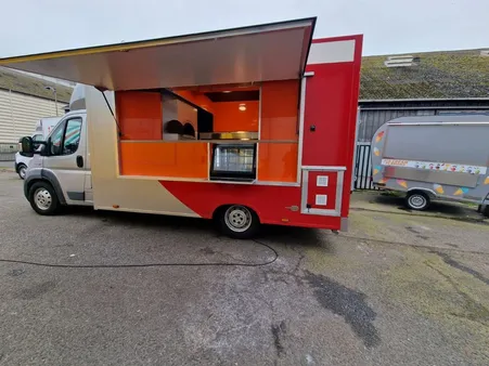 Camion food truck pizza four a bois double activité dispo 37000HT offre exceptionnelle