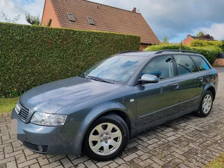 AUDI A4 BREAK 1.9 TDI 130 – ENTRETIEN COMPLET – TRÈS PROPRE Produit rare dans cet état Carnet complets ( Premiere main )