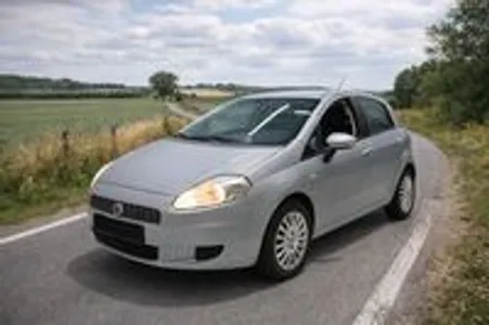Fiat Grande Punto 1.4 avec 99 890 kms carnet et facture d'entretien Grosse révision avec facture
