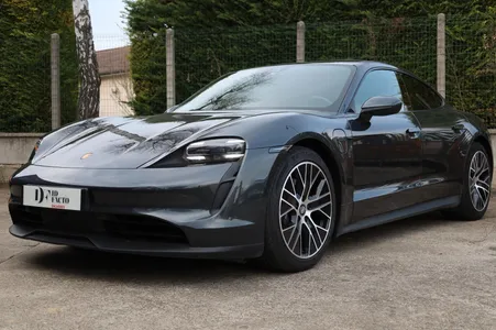 PORSCHE TAYCAN ELECTRIQUE 408 cv