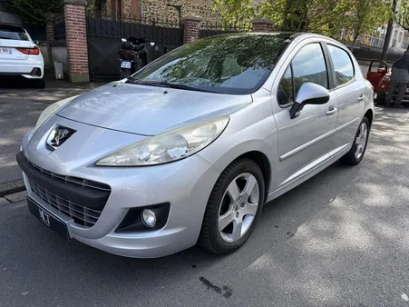 PEUGEOT 207 1.6 HDi 92ch Allure / Toit Pano