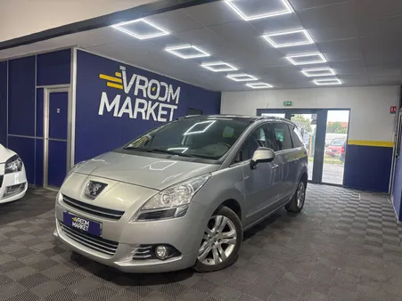 PEUGEOT 5008 1.6 112ch 112 Family - 2012 - 200 000 km - Toit Panoramique - Entretien complet