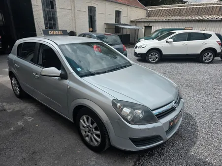 Opel astra vend avec garantie