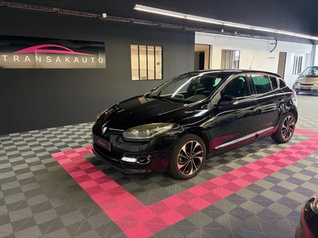 RENAULT MEGANE III BERLINE 1.6dCi 130ch FAP BOSE + CAMÉRA DE RECUL + RADAR AV/AR + KEYLESS + CLIMATISATION AUTO + RÉGULATEUR/
