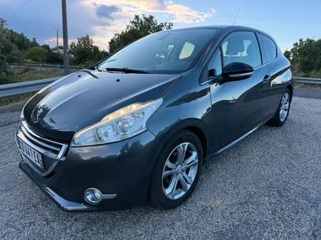 PEUGEOT 208 I 3 Portes 1.6 VTi 16V 120 cv Allure / MOTEUR À CHAÎINE / CLIM / GPS / AIDE AU STATONNEMENT / JANTES ALU