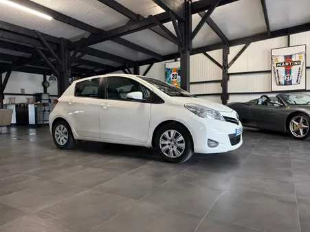 Toyota YARIS 90 D-4D LOUNGE 5P