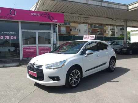 DS4 2L HDi 135 cv Blanc Nacré " Urban Show " GPS+Radars+Sièges Massant