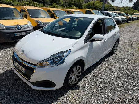 Peugeot 208 hdi 1ere main 105000km très propre 7990 euros ttc