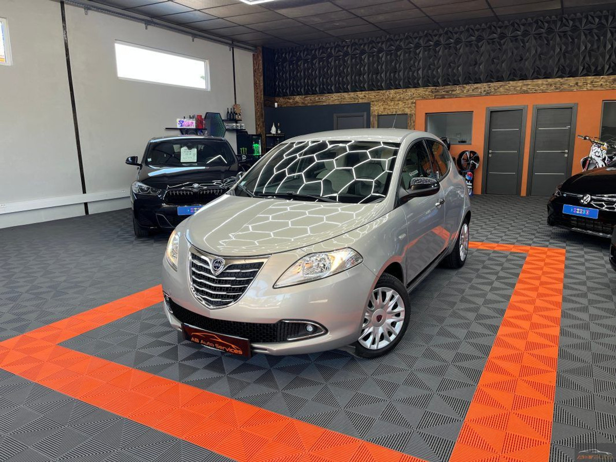 Lancia Ypsilon
