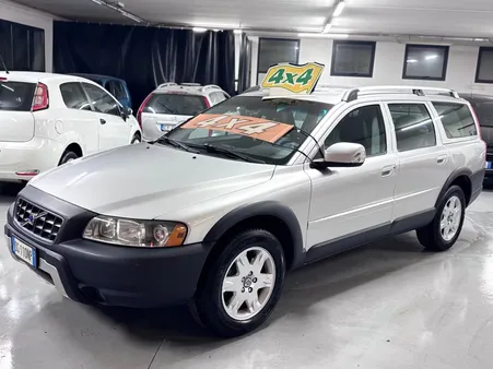 VOLVO XC70 2.4 D5 CROSS COUNTRY 185 ch 4x4 AWD BVA - ATTELAGE - 169000 km
