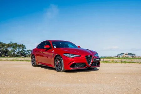 Alfa Romeo Giulia Quadrifoglio V6 – Excellent état – Entretien complet
