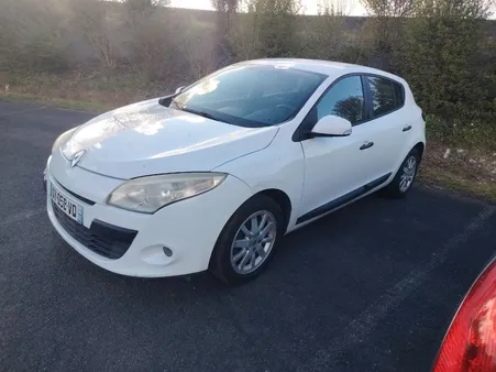 Lot de 3 véhicules à marchands 3 690 euros
AY-058-VQ - III Hatchback 1.5 dCi eco2 106 cv