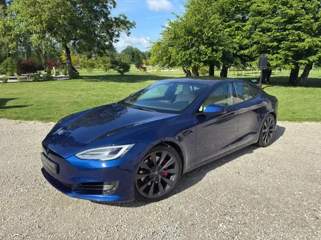 Tesla Model S 670 CH 100 KWh PERFORMANCE MODE / AWD DUAL MOTOR / 1ÈRE MAIN / AUTOPILOT / TOIT PANORAMIQUE / AUTONOMIE 600 KMS