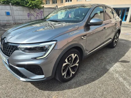 Tres belle Renault Arkana hybride
