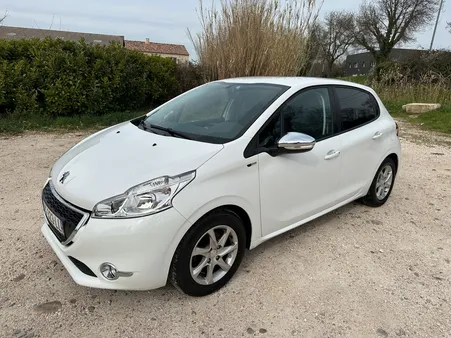 Peugeot 208 1.2l VTI 82cv 104000km 4990e