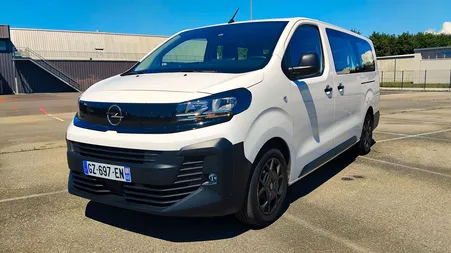 Opel Vivaro 9 places, boite auto 180cv