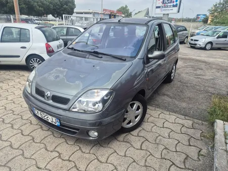 Renault scenic 1.6i 110ch