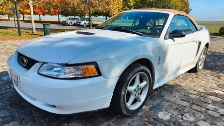 CABRIOLET Mustang GT décapotable 3.8 V6 état exceptionnel