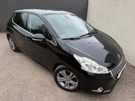 Peugeot 208 Allure 1.4 HDI 70 cv 12/2013 1ere Main Gps Bluetooth Radar