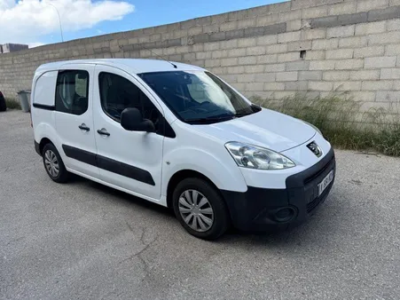 Partner garantie 12 mois 1.6 HDI 149.000km année 2010 kit distribution / vidange complète / rotule de direction / CT fait pour la vente