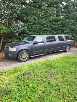 Navigator Limousine