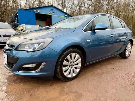 Opel astra 1.4l essence 140cv finition cosmo 173.000kms 09/2013 led xénon gps