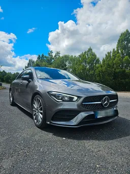 Mercedes CLA 220 Essence 190ch 2019 / Pack AMG / Sièges chauffants / Apple Carplay / Camera de recul / Radar av et ar / toit panoramique / Cuir Alcantara