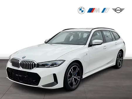 BMW 330e G21 LCI M-Sport 292Ch - Toit ouvrant - attelage élec - Sièges élec à mémoire&chauff - Suspension adapt - Tête haute - Cam 360° - Sound - ACC - Angles morts - Alarme