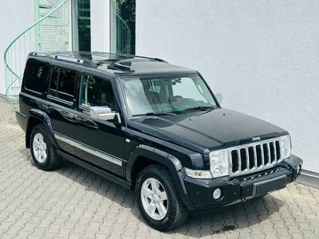 Jeep Commander 3.0 V6 CRD 218ch - BVA - 7 places - Toit ouvrant - Intérieur cuir - GPS