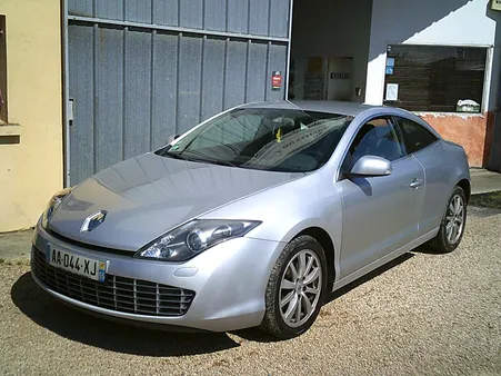 Renault laguna coupe 2.0 dci 150cv DYNAMIQUE 124mkm 2009 cuir GPS xenons BLUETOOTH etc...