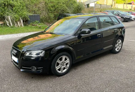 Audi A3 II Sportback (8P) Phase 2 1.6 TDi 105CH (5CV) / 216 240 km / Pack Ambition / CT OK / GARANTIE JUSQU'À 24 MOIS