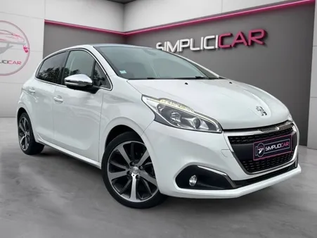 PEUGEOT 208 1.6 BlueHDi 120ch SS BVM6 Féline - Faible Km - Caméra de recul - Carplay - Toit Pano