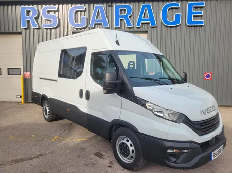 IVECO DAILY 35S14 CRV BVM6 V12 FOURGON CABINE APPROFONDIE FIXE 07 PLACES NEUF avec PLANCHER BOIS + CLIMATISATION AUTOMATIQUE + RADARS ARRIERE + PORTES ARRIERE 270 DEGRÉS ( Prix de Vente 38 990 HT )