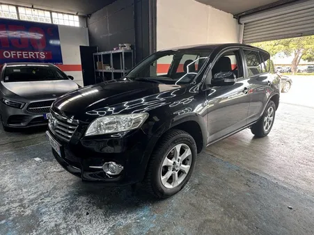 TOYOTA RAV4 2.2 150cv 4WD Bien équipé