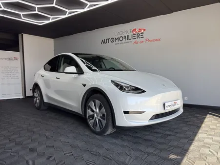 TESLA Model Y STANDARD RANGE RWD