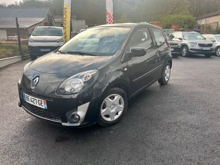 Renault twingo ii 1.5 dci 65 ch walkman boite manuelle - radio cd - climatisation - peinture metallisee - roue de secours - tapis - distribution a jour