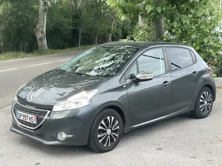 PEUGEOT 208 VTI 82 Active 39 900 KM COURROIE DE DISTRIBUTION RENFORCEE