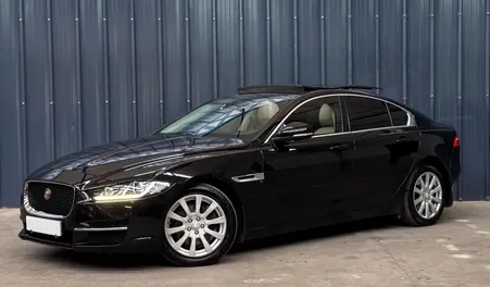 Jaguar Xe 2.0 D 180 PRESTIGE BVA - Garantie 1 An - Suivi Complet - Parfait Etat - Toit Ouvrant