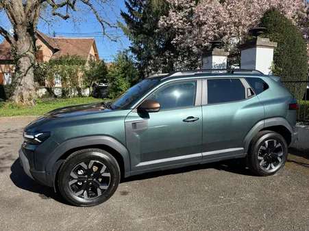 DUSTER 2wd HYBRIDE auto extreme 140 CV STOCK avec remise 4 670e export possible