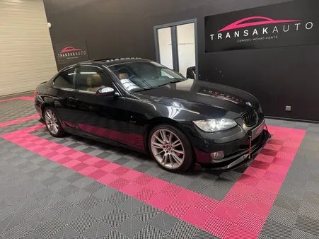 BMW SERIE 3 COUPE E92 320i 170CV Sport Design Steptronic A + TOIT OUVRANT + SIÈGES AV CHAUFFANTS/ÉLECTRQUES + CARPLAY