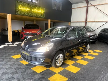 RENAULT Clio 1.2 16V 75 CH